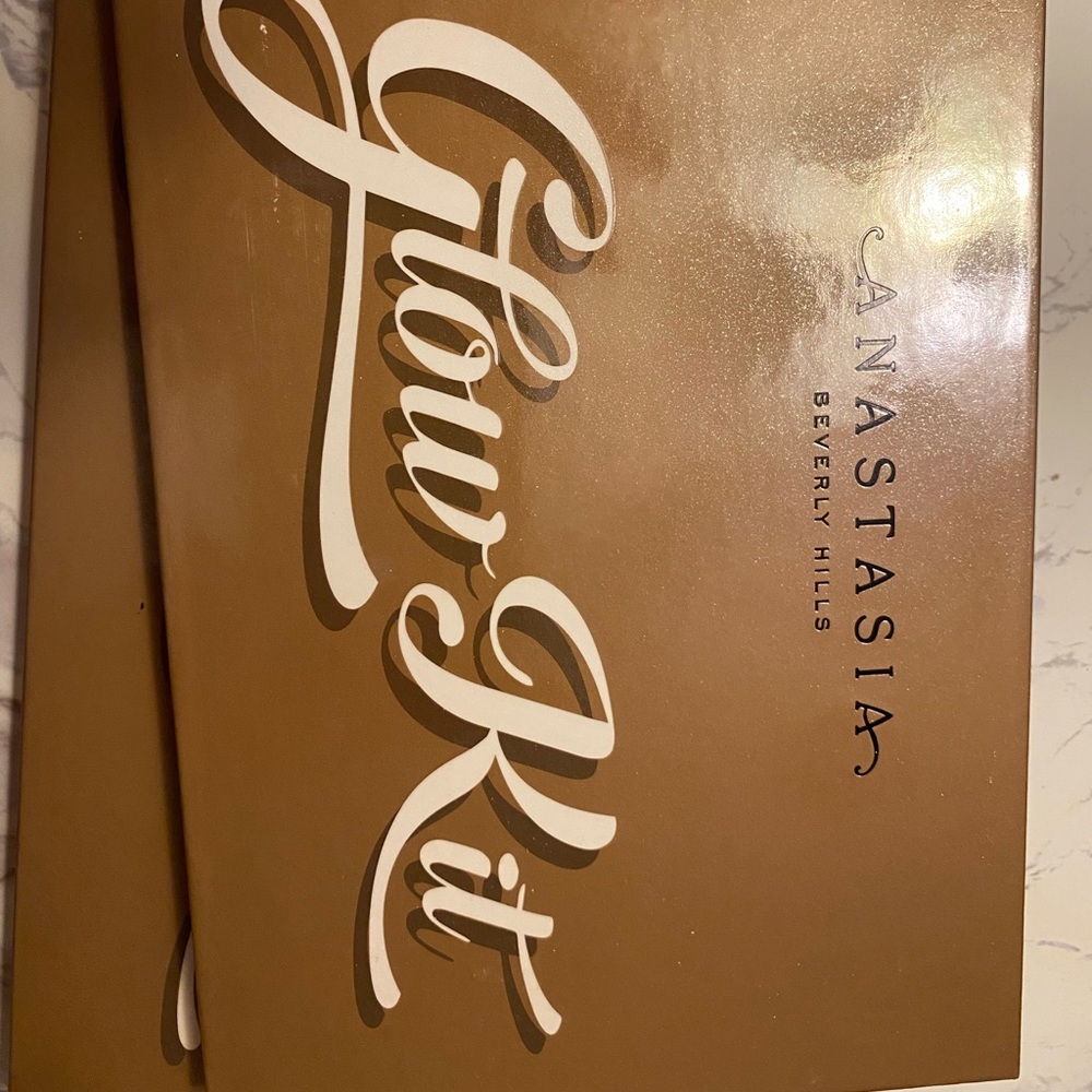 Anastasia Beverly Hills glow kit